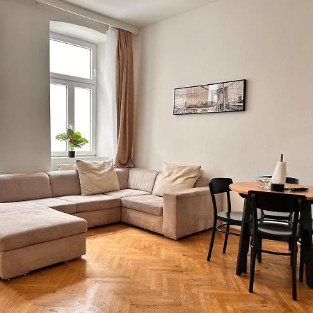 Spacious Central 4-Room Suite For 6 - Near Subway เวียนนา ภายนอก รูปภาพ