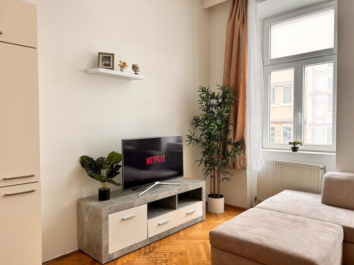 Spacious Central 4-Room Suite For 6 - Near Subway เวียนนา ภายนอก รูปภาพ