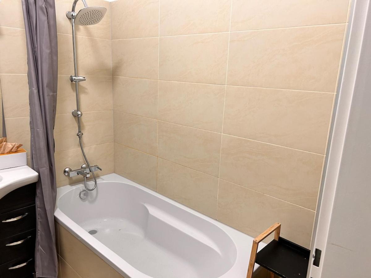 Spacious Central 4-Room Suite For 6 - Near Subway เวียนนา ภายนอก รูปภาพ
