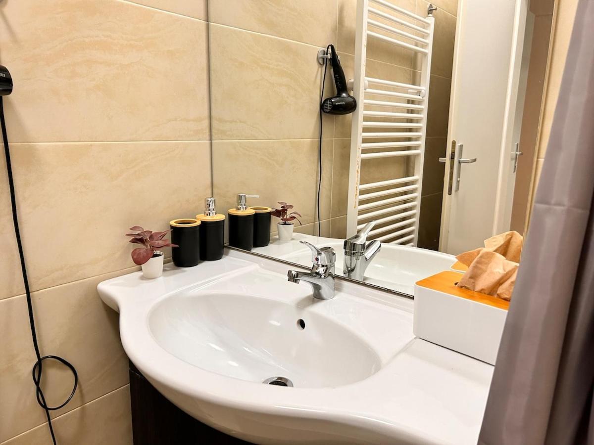 Spacious Central 4-Room Suite For 6 - Near Subway เวียนนา ภายนอก รูปภาพ