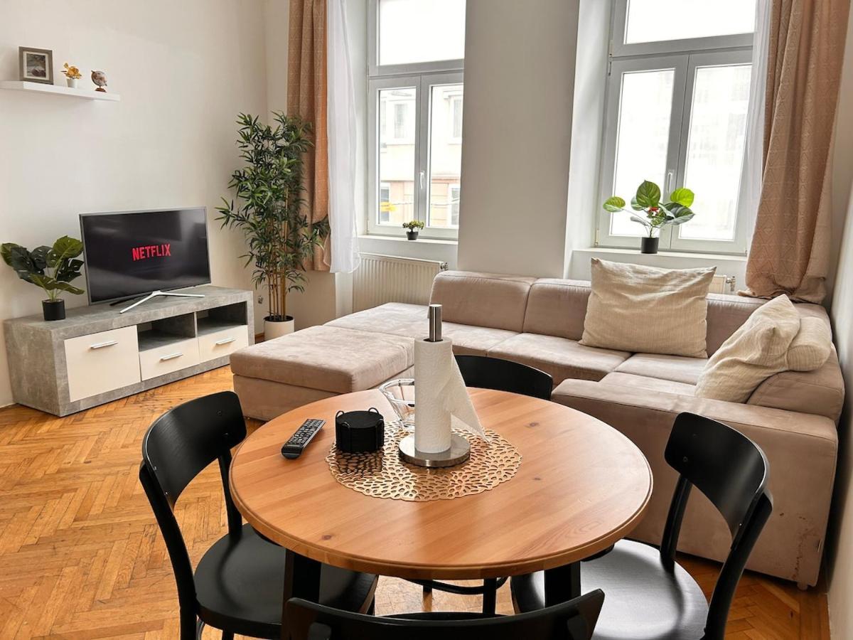 Spacious Central 4-Room Suite For 6 - Near Subway เวียนนา ภายนอก รูปภาพ