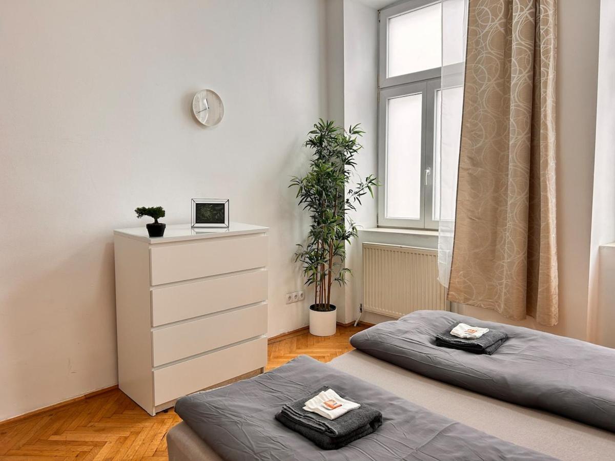 Spacious Central 4-Room Suite For 6 - Near Subway เวียนนา ภายนอก รูปภาพ